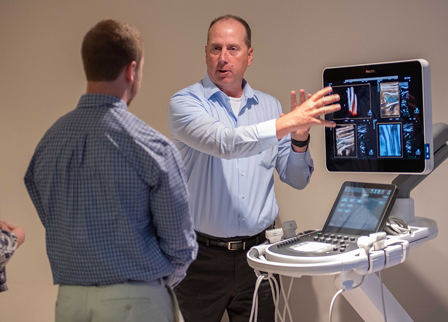 Jim McLaughlin of Philips Ultrasound demonstrates the latest developments on the EpiQ platform.